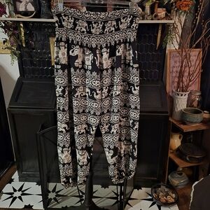 Urban CoCo Women's Black and White Bohemian Elephant Print Pants OS Capris